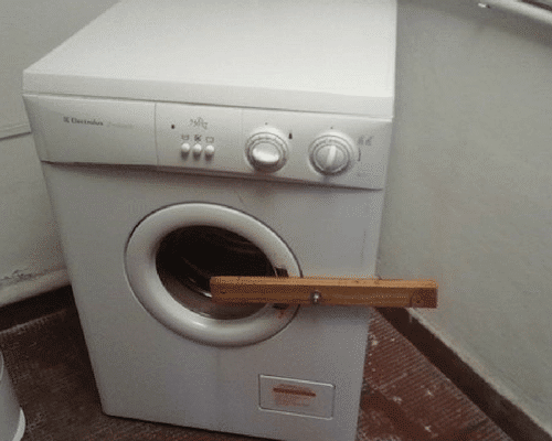 Broken washing machine door handle fixed